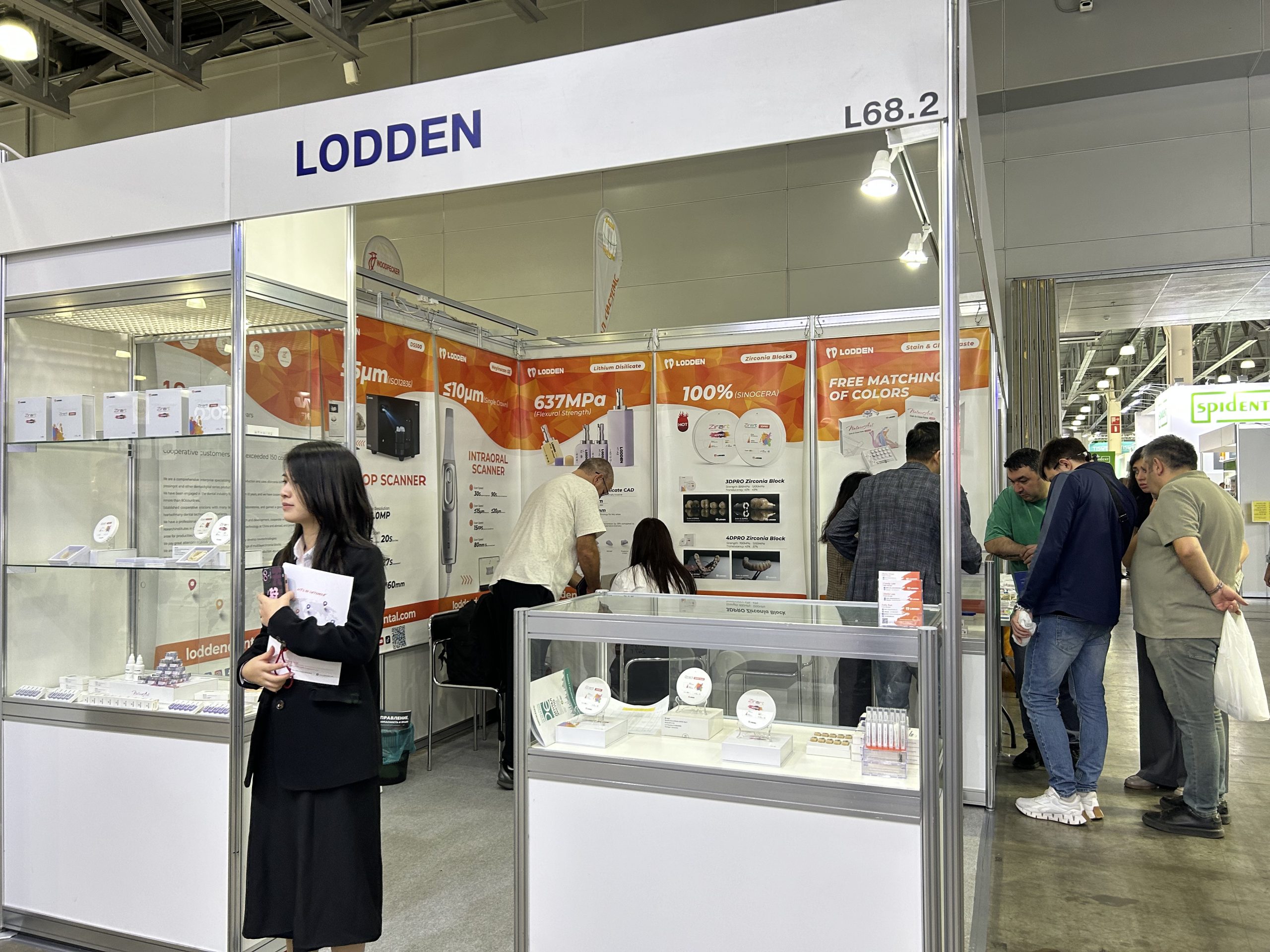 Les équipes de Lodden à Dental-Expo 2025 à Moscou